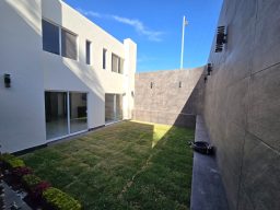 Amplio Jardin